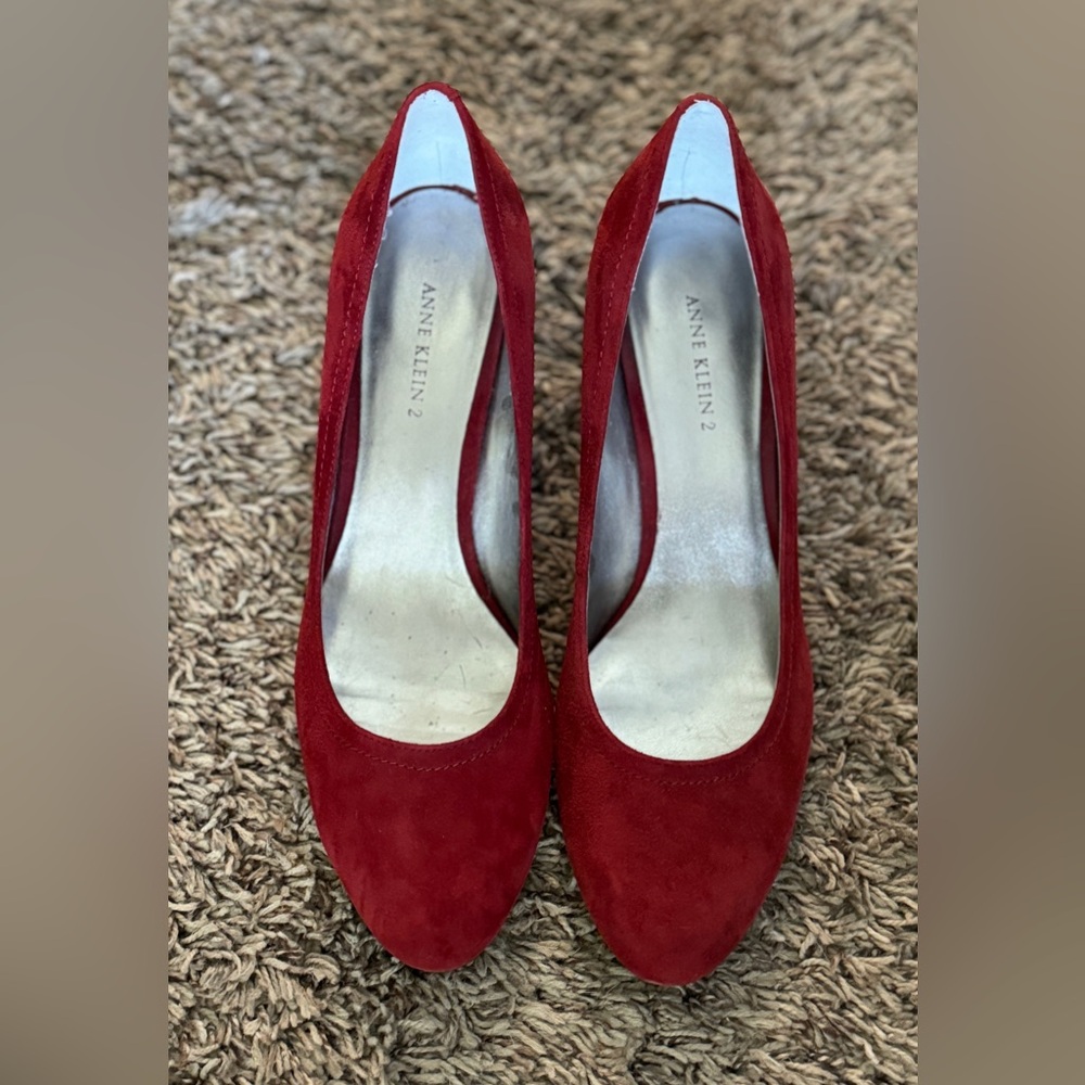 Anne Klein 2 Violetta Deep Red Suede Wedge Heels, Size 9.5.
